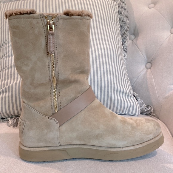 Beige UGG Boots - Women’s Size 7 - Picture 1 of 9